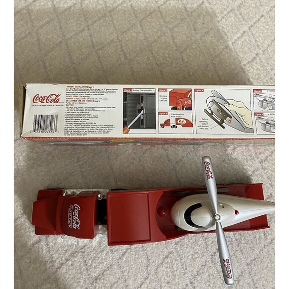 Coca Cola 2000 Holiday Helicopter Carrier/ 1962 Replica Helicopter  Box Included - Picture 4 of 16